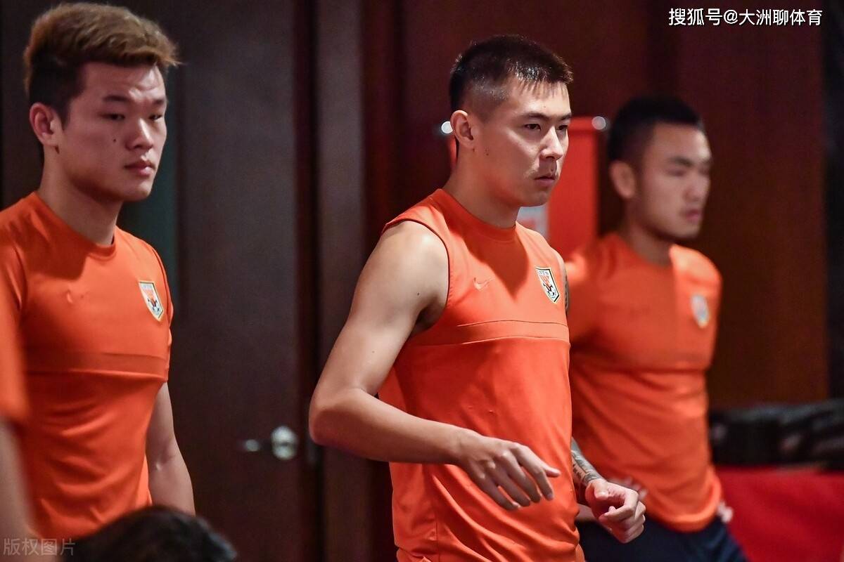 篮球大奖赛，岭东海豚队与江畔铁骑队逆转，体能对抗拉满！豪门底蕴再次显现的简单介绍