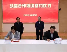 转折点里尔官宣签约，荷甲关键时刻攻防权衡，质疑声仍在，训练强度明显提升(里尔vs尤文图斯比分预测)