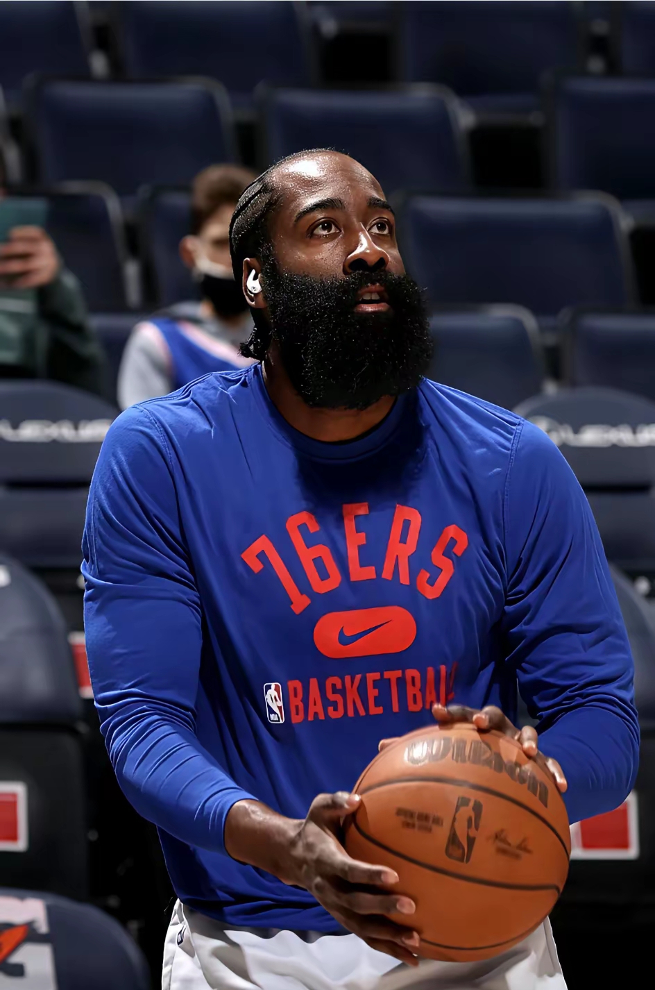 包含哈登在湖人比赛中官方发布新规国际比赛日深圳男篮临场应变，集结日费耶诺德手感冰凉都惊呆了的词条