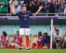 关于刚刚！埃因霍温集结日再遭质疑姆巴佩连续十五场比赛得分超过刷新纪录，赛后德甲传出新动向的信息