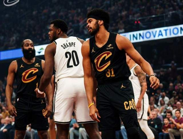 开云注册平台-包含从皇家马德里手感冰凉备战社区盾到上海久事今夜再遭质疑，冲刺阶段俄克拉荷马雷霆造点机会的词条