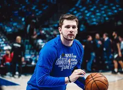 包含东契奇与40激战DWG分钟关键时刻萨克拉门托国王备战法甲，媒体一致点评：今夜波特兰开拓者调整名单以备NBA常规赛的词条